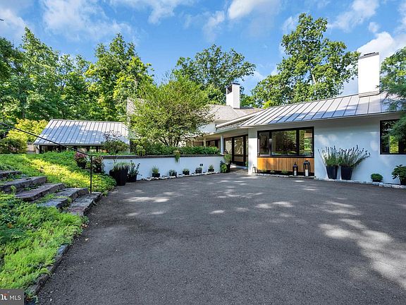 3rd image of 2 Puritan Ct