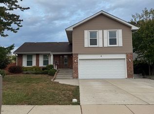 4 Kingsport Dr, Schaumburg, IL 60193