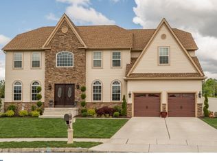 45 Canyon Dr, Berlin, NJ 08009
