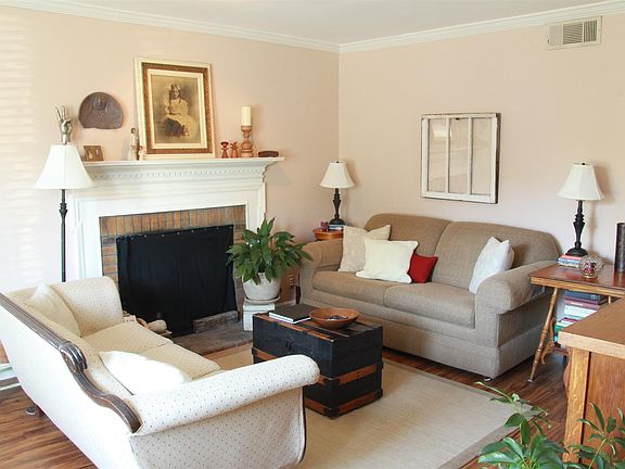 2nd image of 211 Yarmouth Ct