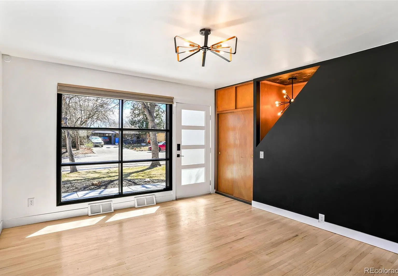 5 bed, 3.0 bath, 1950 sqft, $3,900 — Photo 2