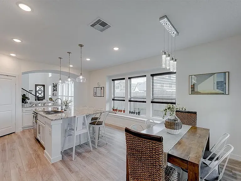 The kitchen and living room are amazingly lit, allowing lots of natural light while the heat is blocked by double paned windows