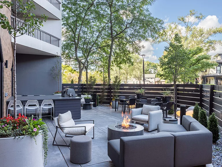 Skyrise Luxury Apartments — Photo 9