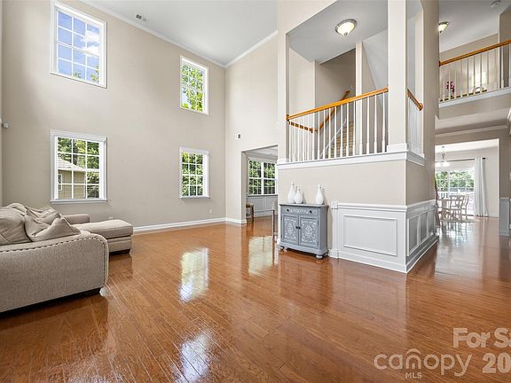 4th image of 5093 Gladiola Way