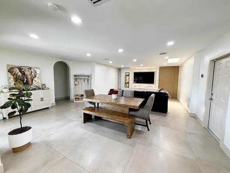 10950 SW 40th Ct — Photo 17