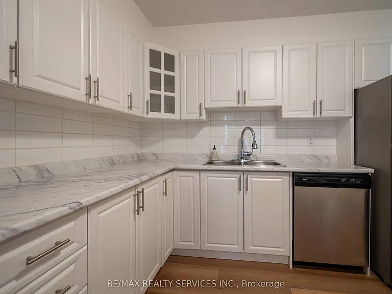 100 Brownleigh Ave #176 — Photo 9