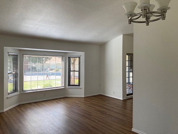 5th image of 1108 Sandringham Way
