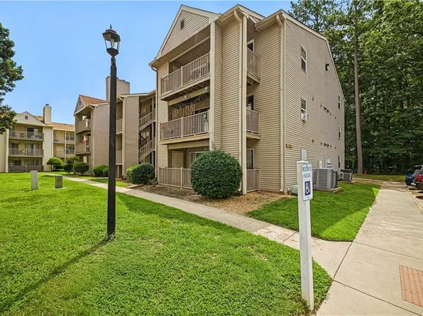 562 Candle Ln APT 103, Newport News, VA 23608