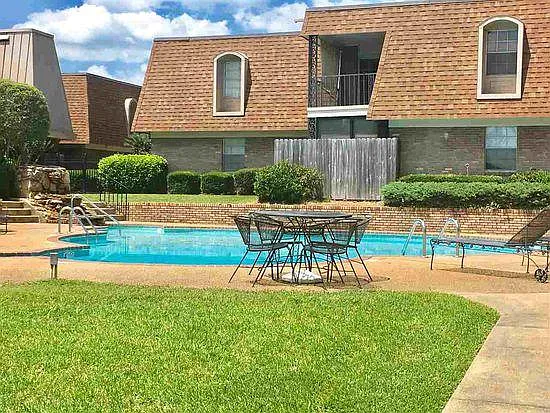 2 bed, 1200 sqft, $1,200 — Photo 1