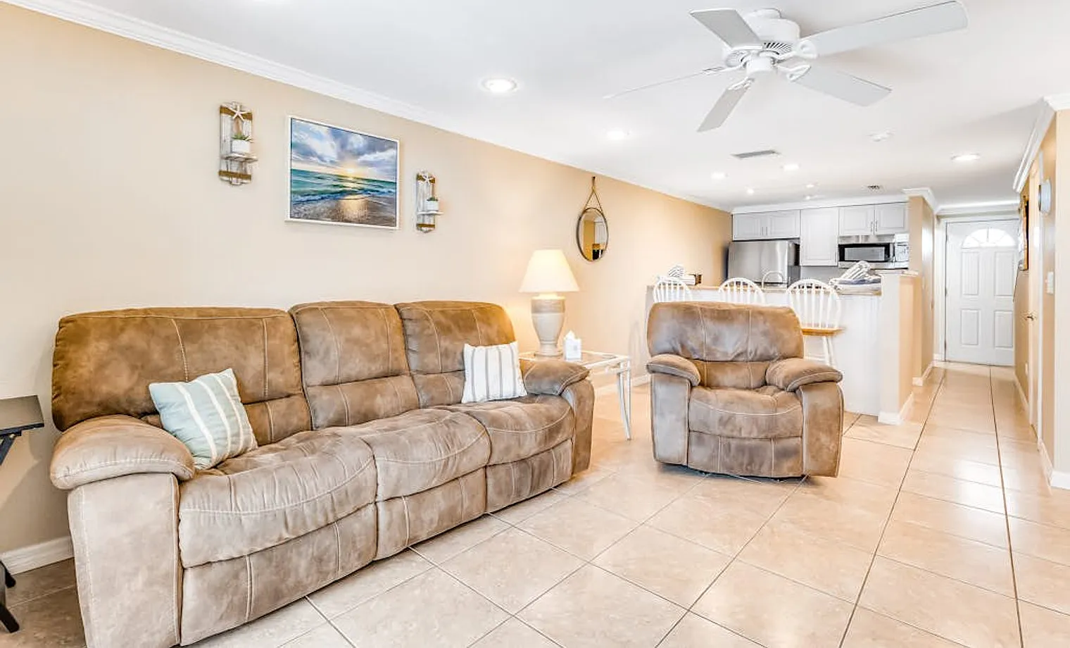 2 bed, 2.0 bath, 893 sqft, $6,480 — Photo 2