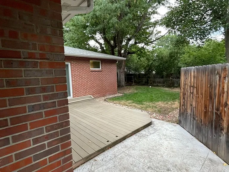 249 Newport St — Photo 28