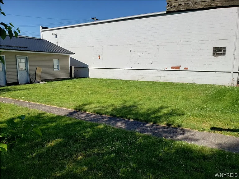 109 W Bank St #A — Photo 10