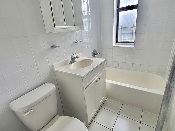 4th image of 1123 Boynton Ave #3