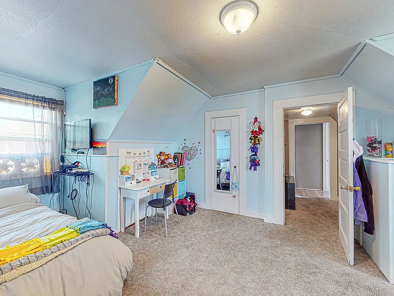 824 S 5th St — Photo 3