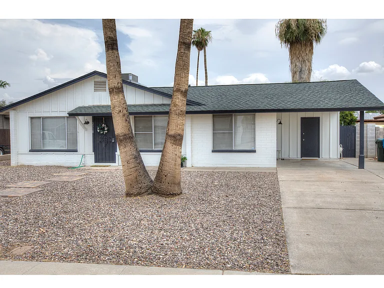 2318 W Sunnyside Ave — Photo 1