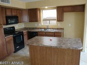 5th image of 3211 S 91st Dr