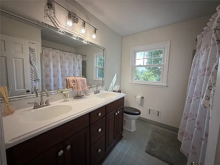800 Glenairy Dr — Photo 11