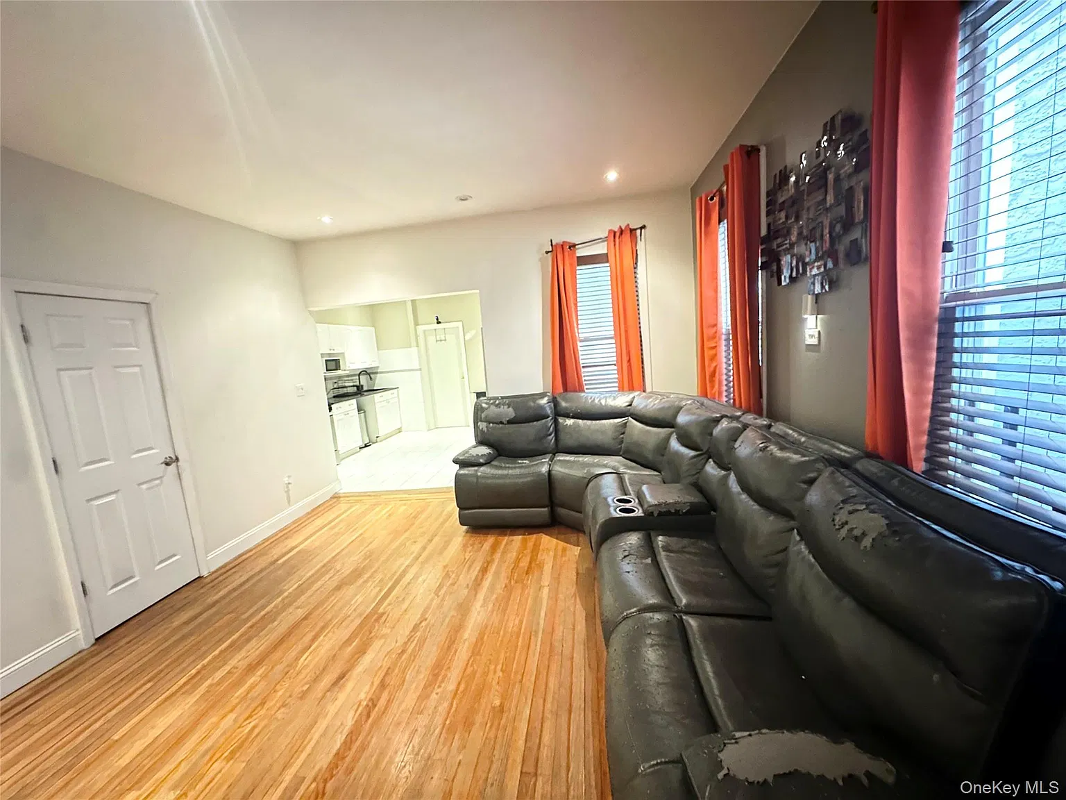 1 bed, 1.0 bath, 1000 sqft, $1,900 — Photo 2