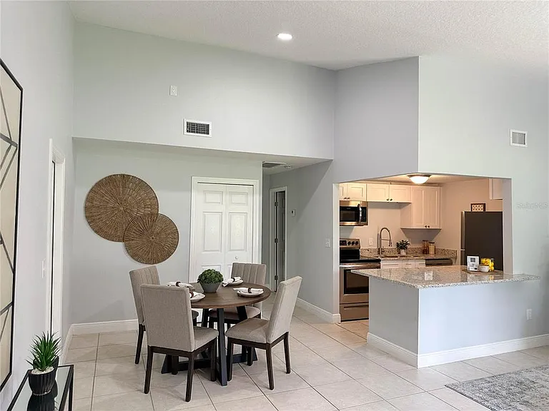 23 Country Club Dr #B — Photo 2