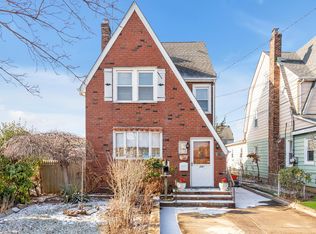 291 Wellington Rd, Mineola, NY 11501