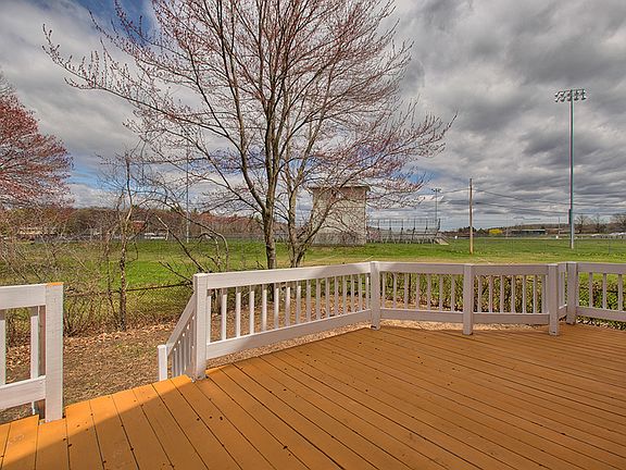 4th image of 135 Beacon Hill Blvd