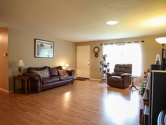4th image of 11145 NW Main St