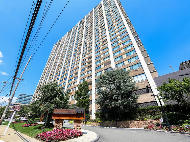 250 Gorge Rd #29E — Photo 46