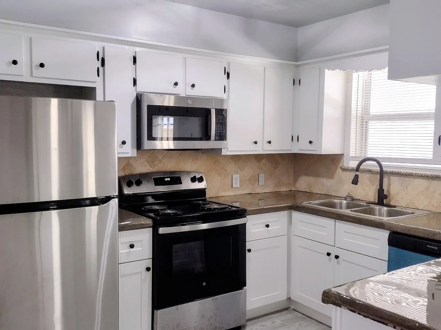 3 bed, 1200 sqft, $1,700 — Photo 4