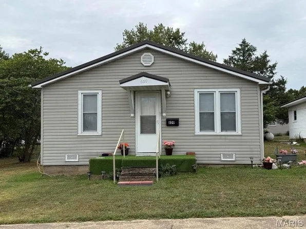 609 S 1st St, Houston, MO 65483