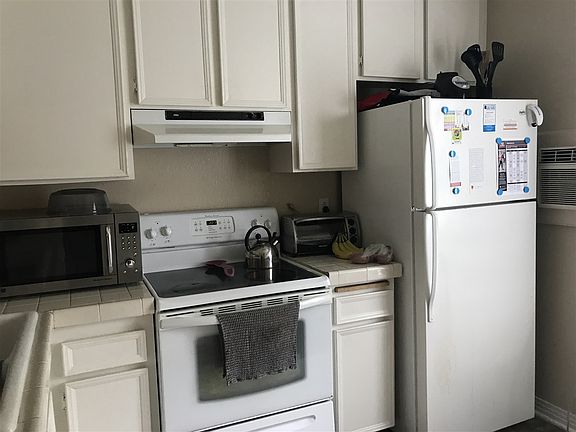 4th image of 7502 Parkway Dr #302