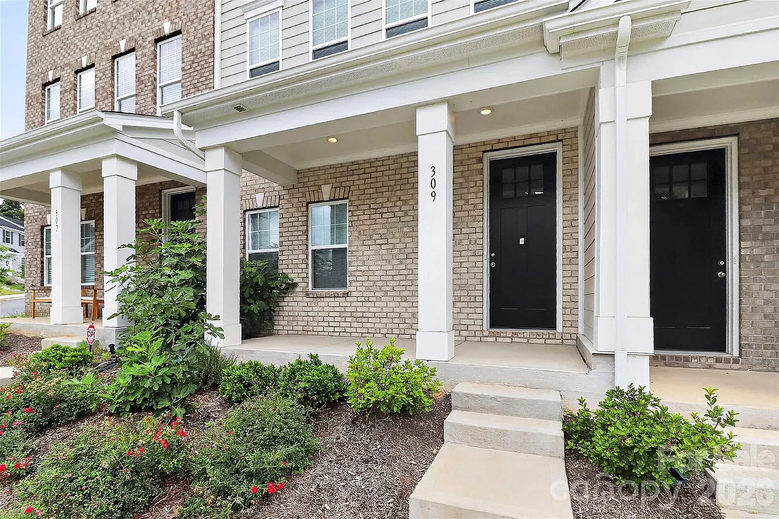 3 bed, 2012 sqft, $1,700 — Photo 2
