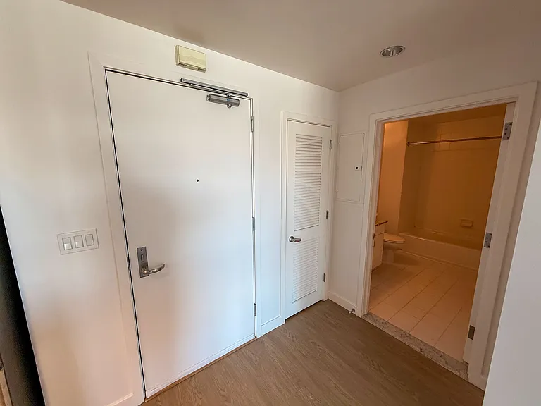 260 King St #445 — Photo 11