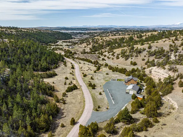 747 Lakeside Dr, Guernsey, WY 82214