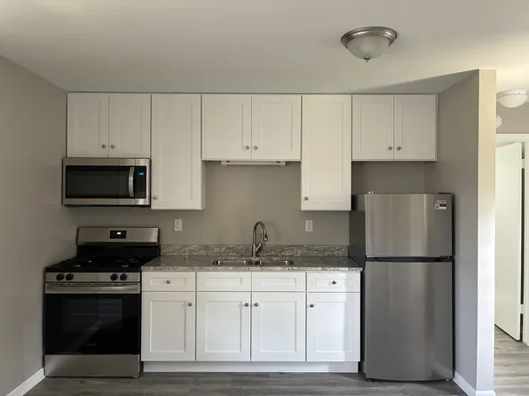 100 N Kidder St APT 5, Plano, IL 60545