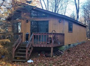 121 Ski Trl, Pocono Lake, PA 18347