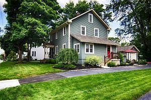 1st image of 216 E Park St