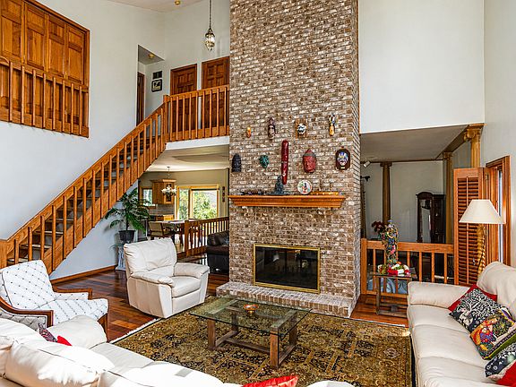 4th image of 1368 Hunter Cir