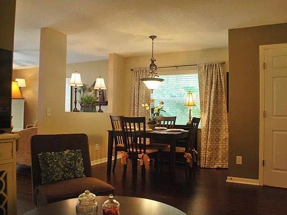 3rd image of 4411 Silver Falls Dr