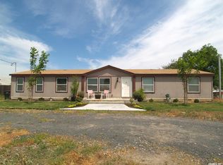 15 Reed Rd, Oakdale, CA 95361