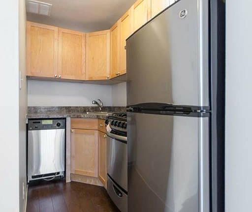 4th image of 1465 3rd Ave APT C