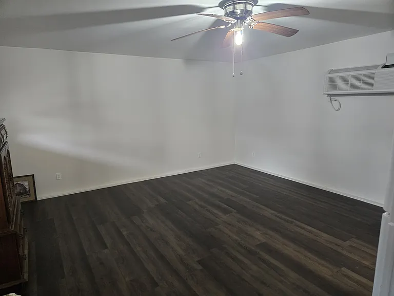 134 Whitman Cir — Photo 1
