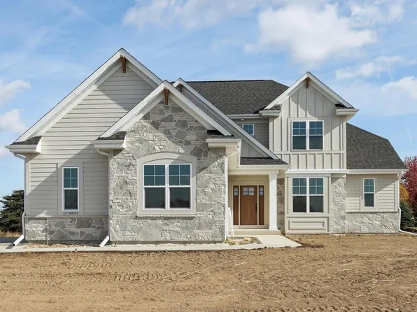W275N8384 Marshall DRIVE, Hartland, WI 53029