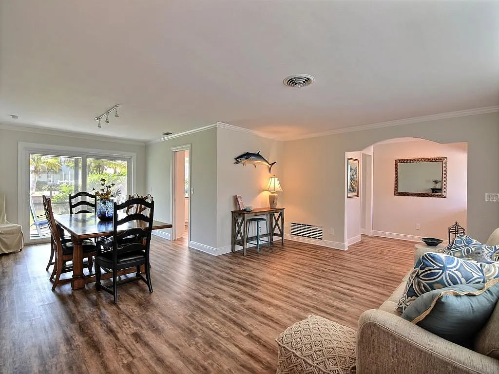 3 bed, 2086 sqft, $12,000 — Photo 4
