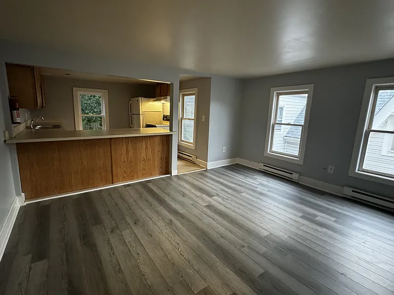 320 W Stephen St #B — Photo 4