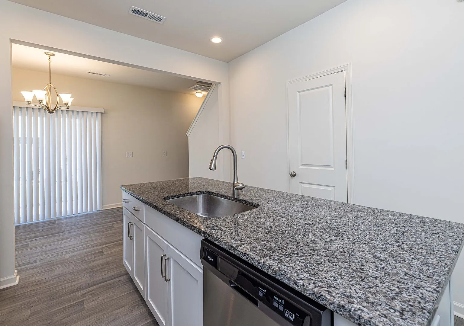 Beautiful 2 Bedroom Townhome In Midland Available August 2026 — Photo 4