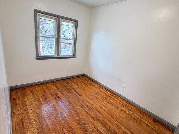 5th image of 133 Mallory Ave