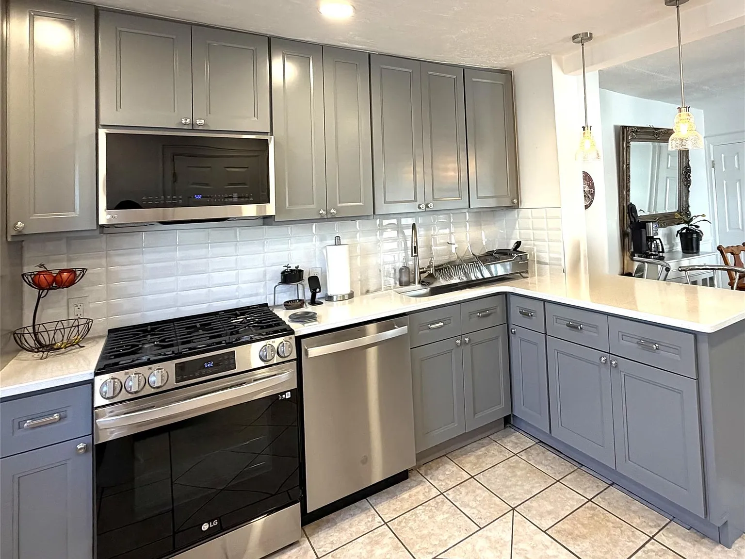 2 bed, 1.5 bath, 1400 sqft, $3,900 — Photo 2