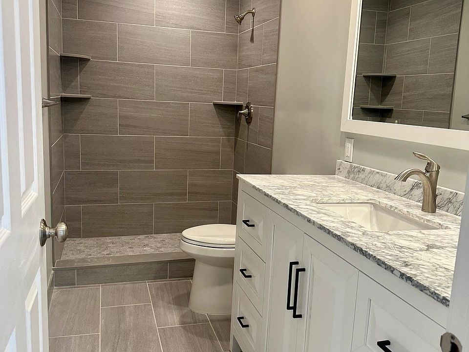 Brand new primary bath.