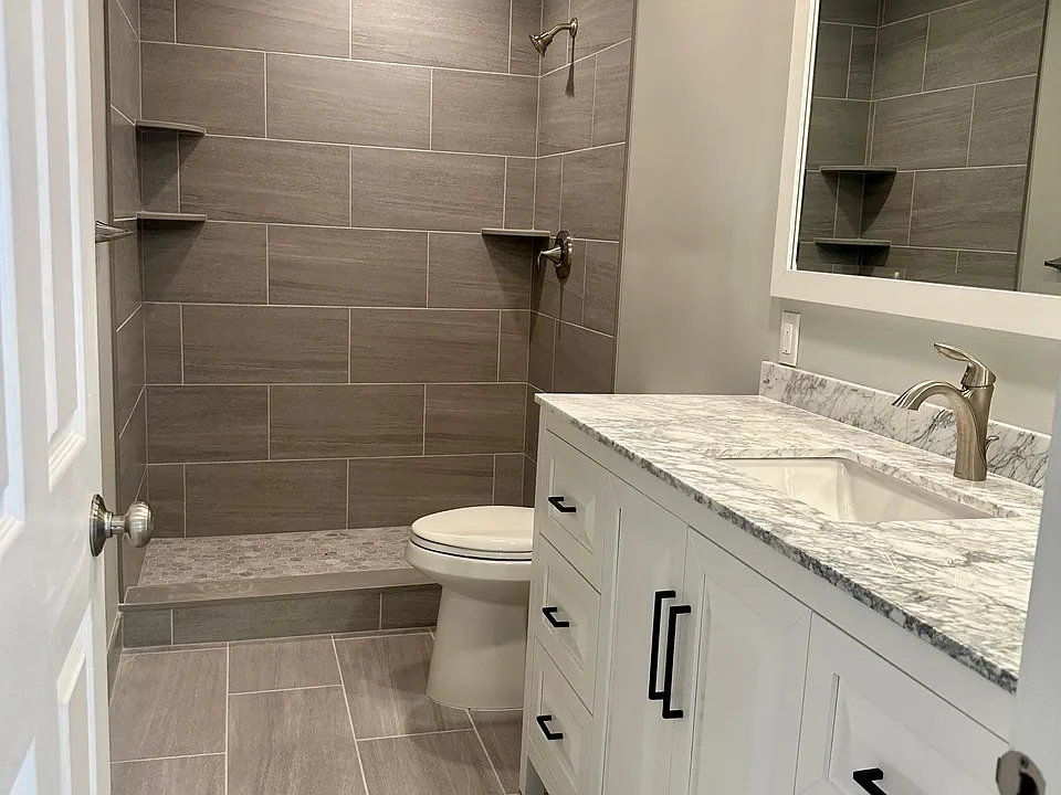 Brand new primary bath.