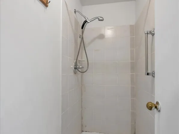 2747 Haring Street image 16 of 24